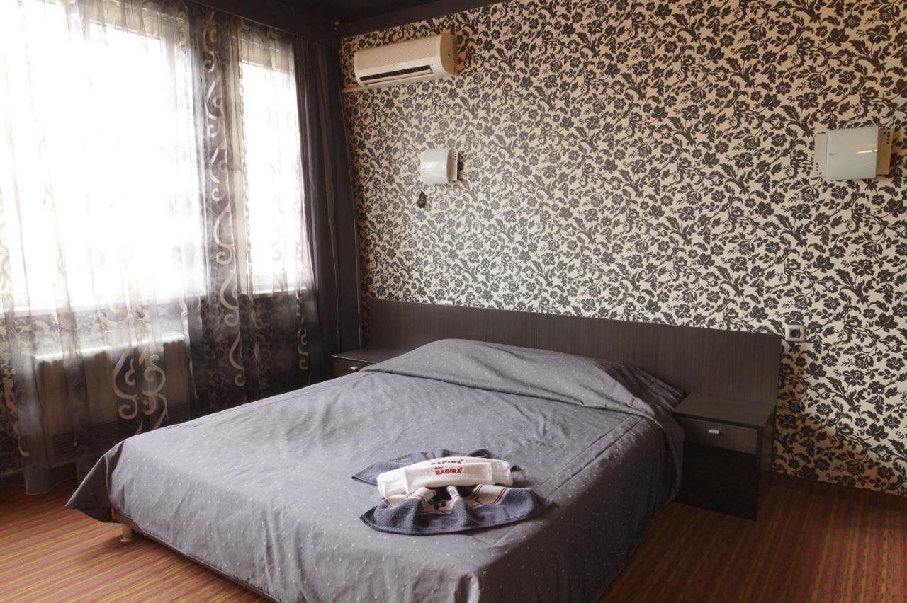 Курортные отели Hotel Bagira Казанлык-13