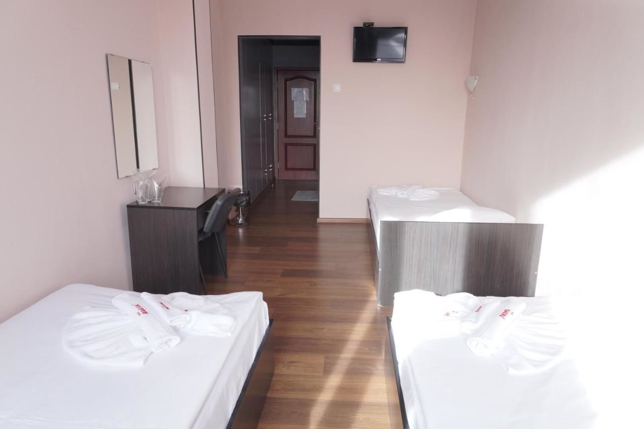 Курортные отели Hotel Bagira Казанлык-23