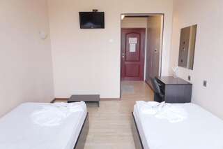 Курортные отели Hotel Bagira Казанлык Двухместный номер с 1 кроватью и собственной ванной комнатой-2